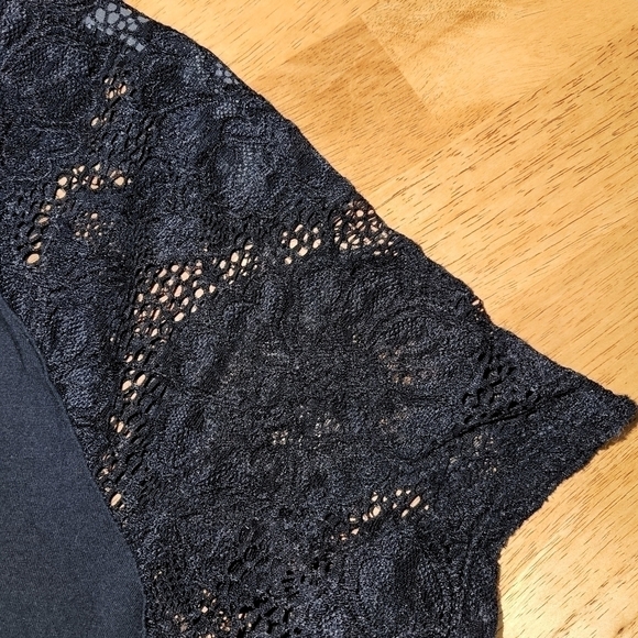 Express t-shirt Black Lace Sleeves Size Medium - Picture 6 of 6